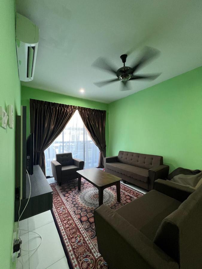 Faiz Homestay Кучинг Экстерьер фото